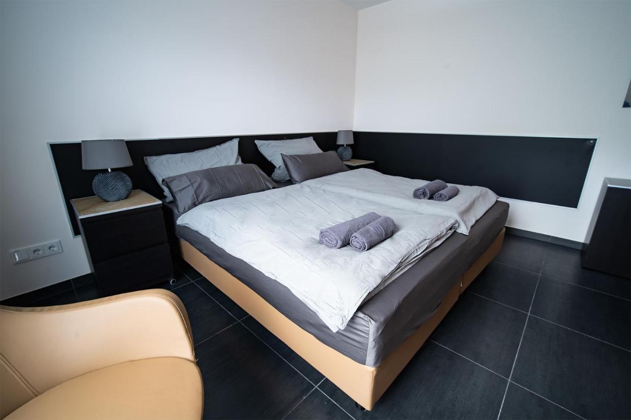 Blauer Stein Apartments Wh2 Пулхайм Екстериор снимка