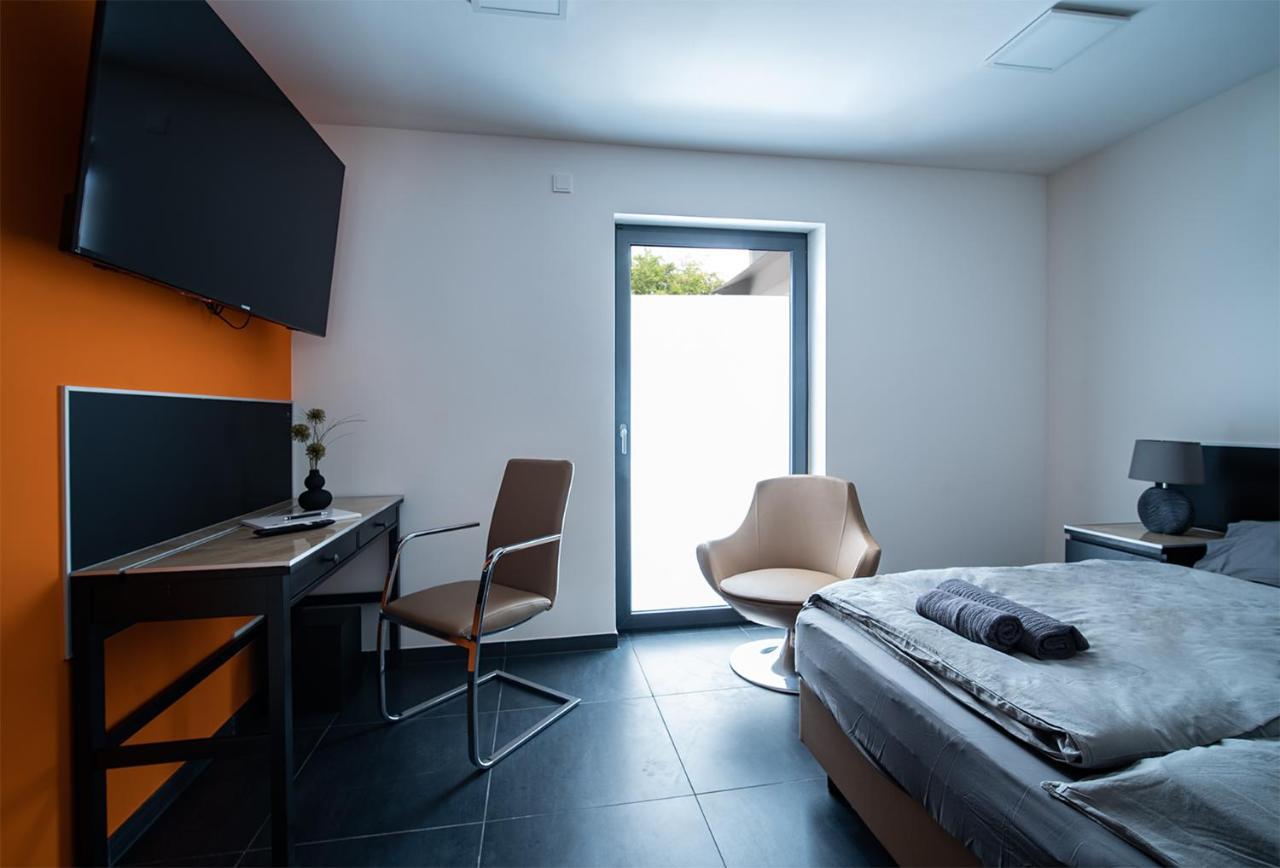 Blauer Stein Apartments Wh2 Пулхайм Екстериор снимка